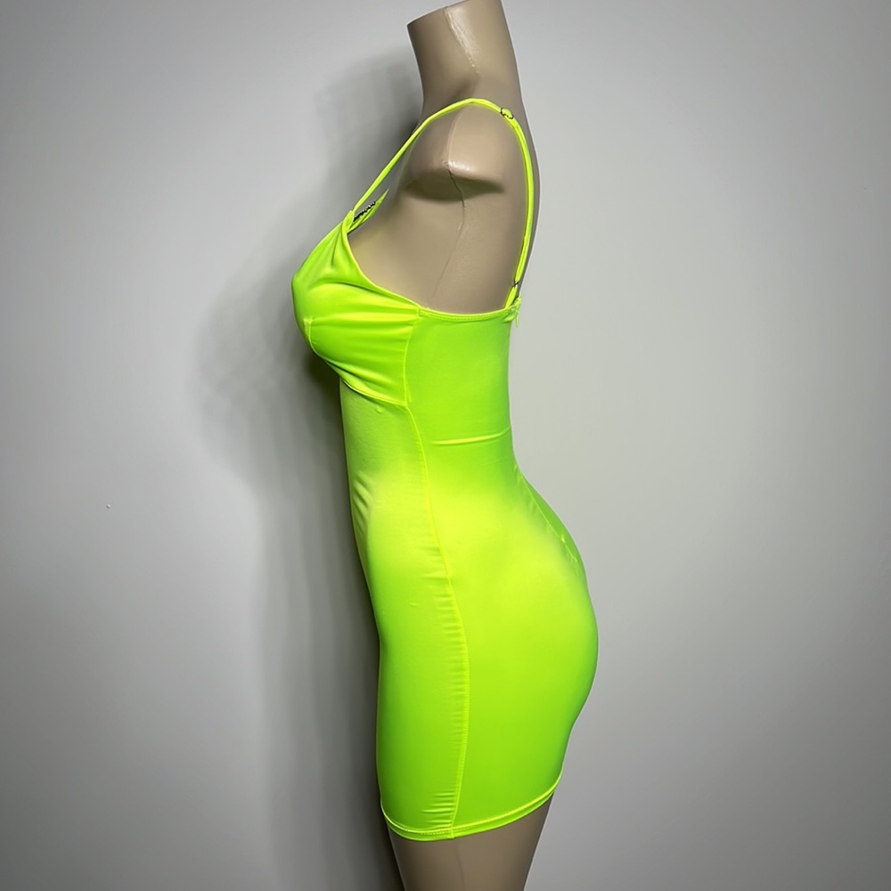 Better Be neon yellow small/chico body-con dress. - Picture 2 of 4